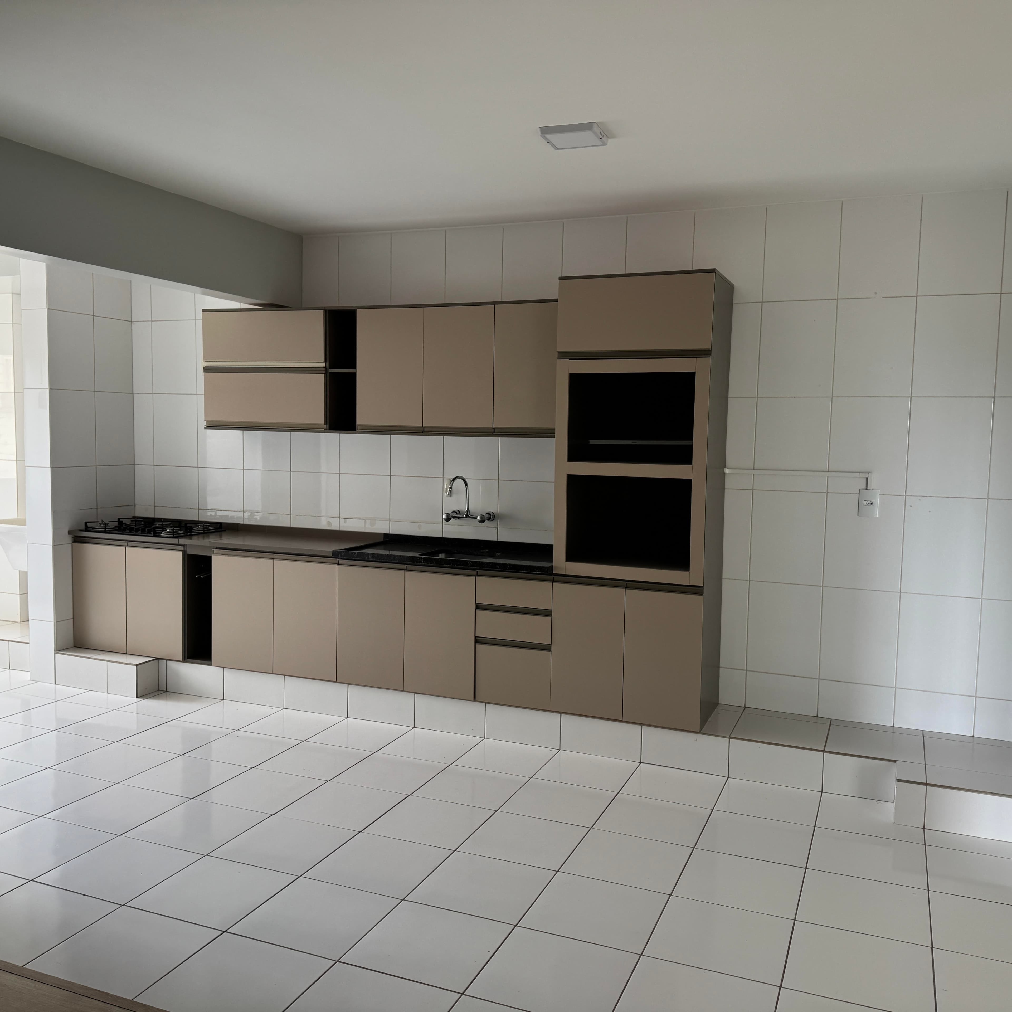 Apartamento no Centro de Toledo. Com 1 suite, mais dois quartos.